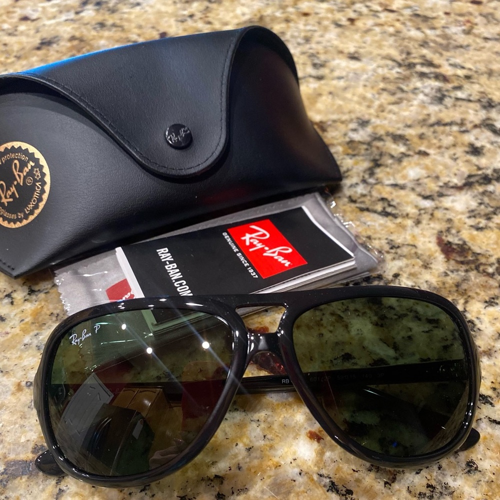 Ray-Ban - Pilot Style Polarized Sunglasses. Brand new, never worn.